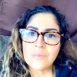 Meet your Posher, Laura